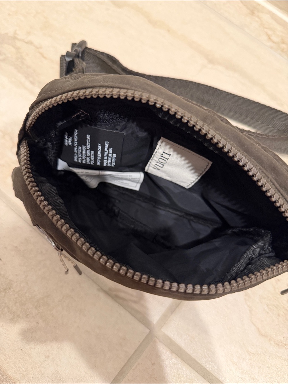 Vuori hip bag Waist Bag Fanny Pack with Zip Pockets - Picture 2 of 3